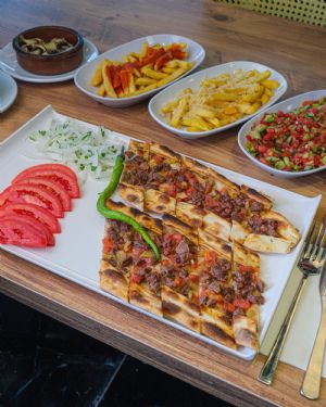 Kuşbaşılı Pide (1 pors.)