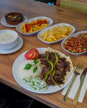 Et Döner Pilav Üstü